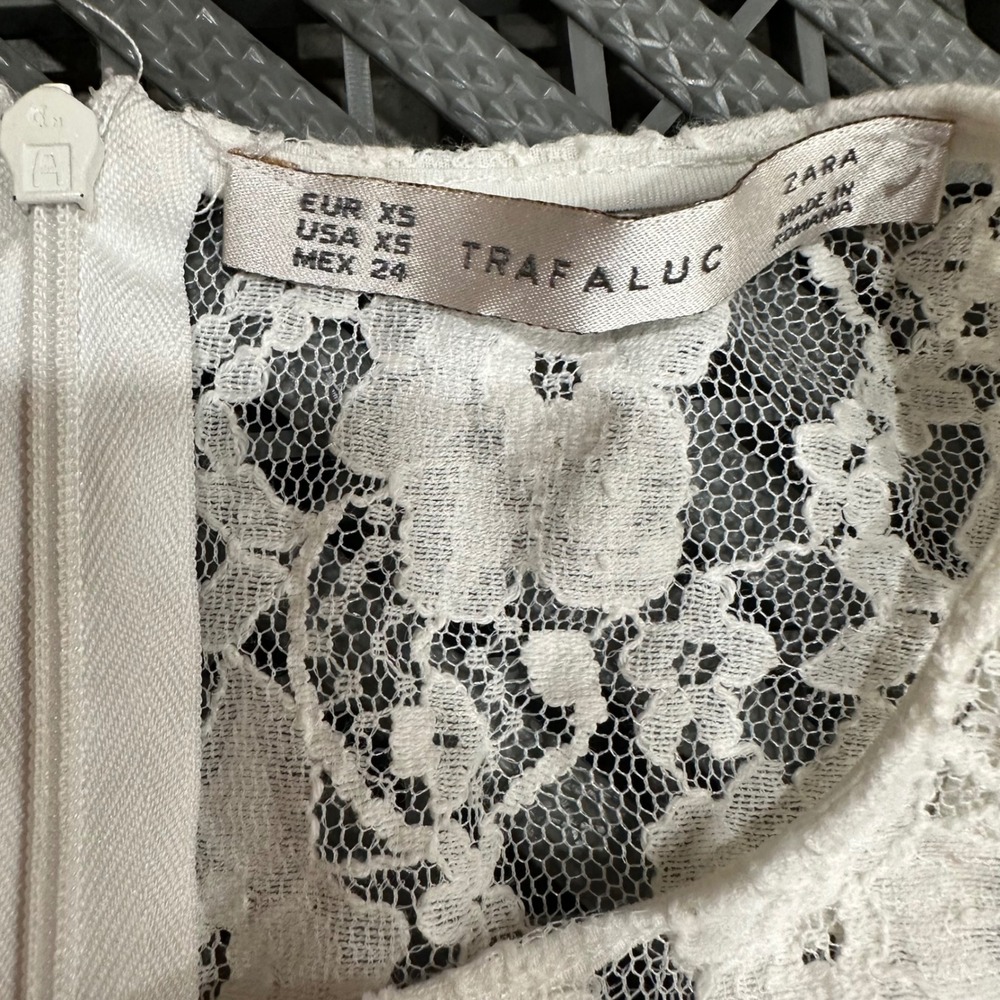 Zara Trafaluc White Lace Peplum Sleeveless Top XS Floral Illusion Neckline - Picture 3 of 6